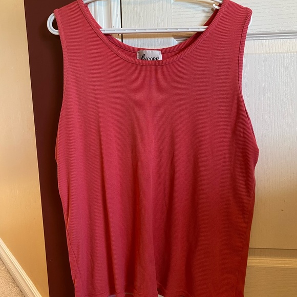 Pink Tanktop - Picture 2 of 3